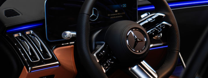 Спеціальна пропозиція на Mercedes-Benz EQS SUV 2022-2023 року випуску.